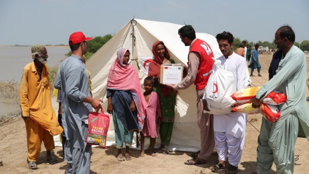 Pakistanlı selzedeler, Kızılay çadırlarına yerleşmeye başladı