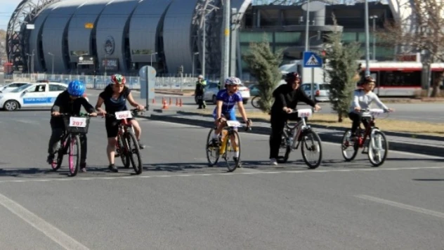 Pedal sesleri Kayseri Erciyes'te yankılandı