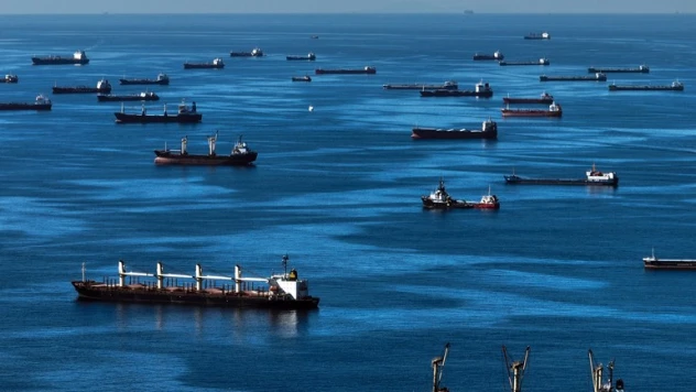 Petrol tankerleri, İstanbul Boğazı açıklarında sıraya girdi