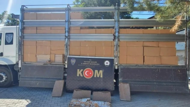 Piyasa değeri 5 milyon TL olan 3.5 milyon dal makaron ele geçirildi