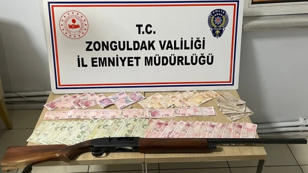 Polisten ikamette kumar oynayan 3 şüpheliye 5 bin 457 lira ceza