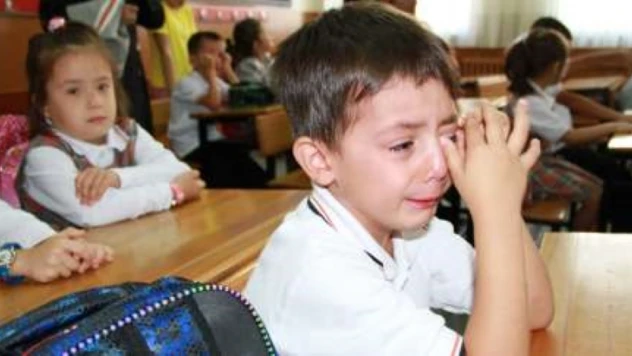 Psikologlar uyarıyor: Çocuğunuzu ağlarken okula bırakmayın