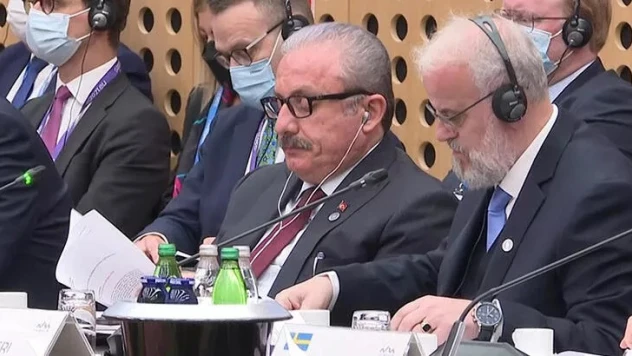 &quotAvrupa'yı tehdit eden Ukrayna'daki bu büyük ateşi durdurmak için canla başla çalışan Türkiye'ye ayar verme derdindesiniz&quot