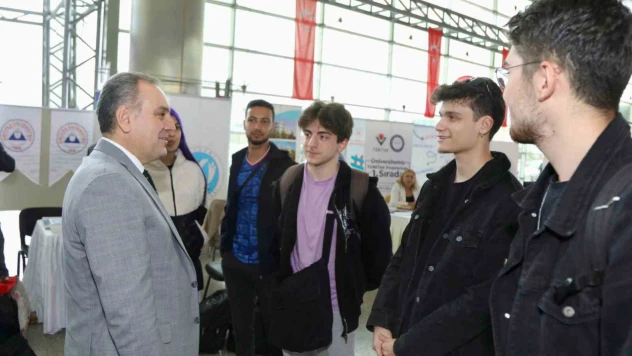 Rektör Altun, ERÜ'nün Yeni Öğrencilerini Karşıladı