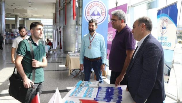 Rektör Altun, ERÜ'nün Yeni Öğrencilerini Karşıladı