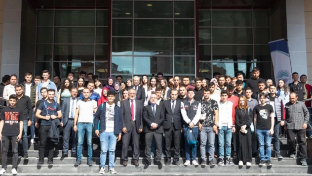 Rektör Karamustafa öğrencilerle buluştu