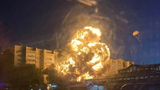 Rusya'da savaş uçağı yerleşim bölgesine düştü