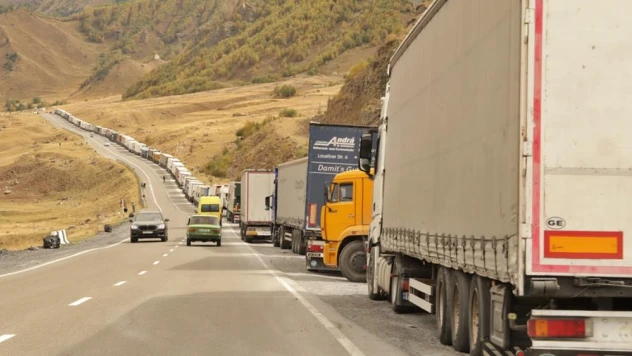 Rusya-Gürcistan sınırında Türk tır sürücülerinin sınırdaki bekleyişi sürüyor