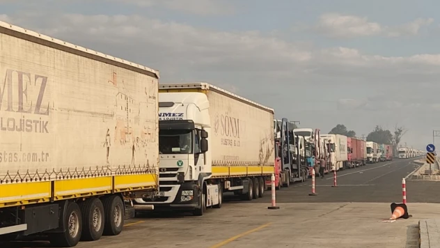 Rusya'nın keyfi uygulamaları nedeniyle tırlarımız günlerdir beklemekte.