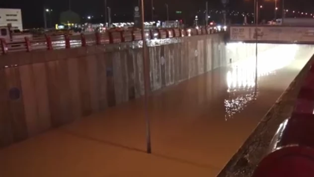 Sağanak yağış hayatı felç etti