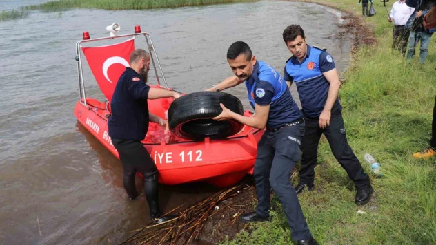 Sapanca Gölü'nden çıkan atıklar görenleri şaşırttı