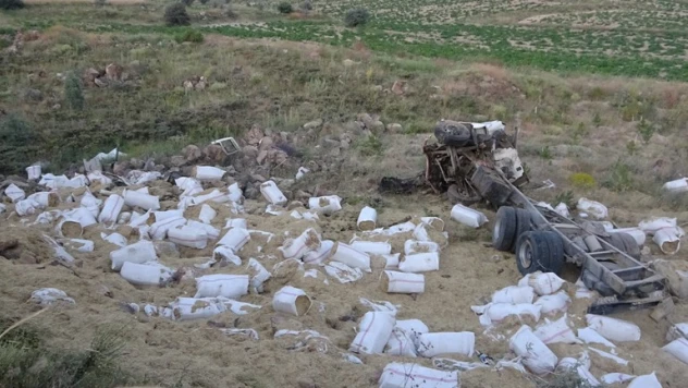 Şarampole uçan kamyon kağıt gibi ezildi