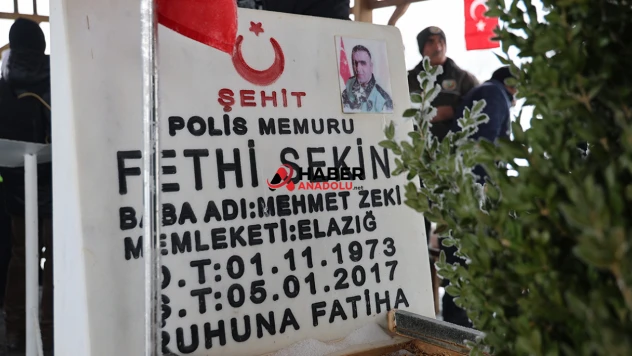 Şehit Fethi Sekin kabri başında anıldı