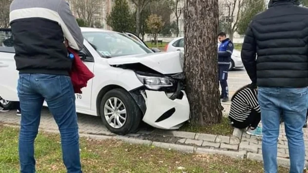 Sınavda ehliyetini alamadan kaza yaptı