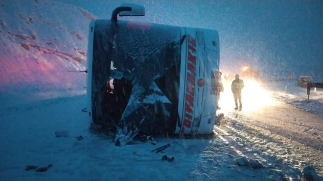 Sivas'ta otobüs kazası 36 yaralı
