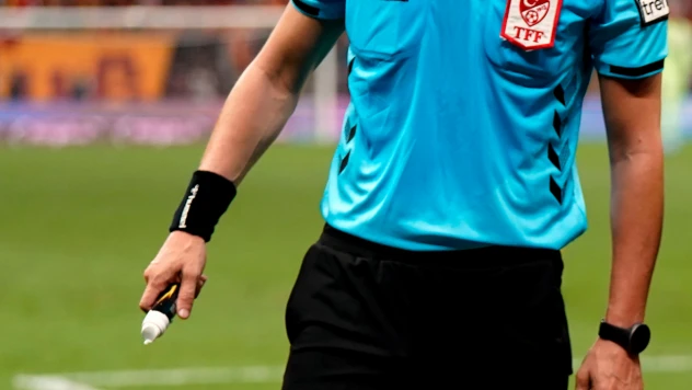 Süper Lig'de 34. haftanın hakemleri belli oldu. Derbiye sürpriz hakem..