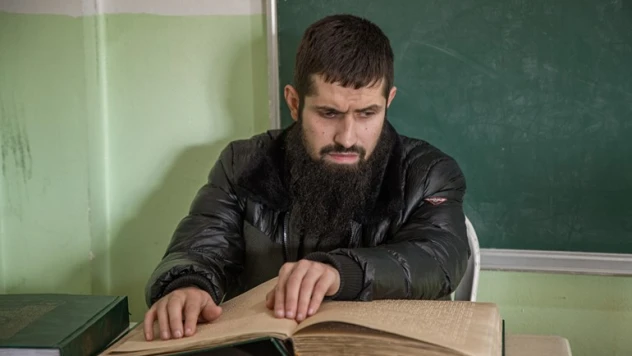 Suriye'deki savaşta gözlerini kaybeden siviller, aldıkları eğitimle yeniden okuyabiliyor