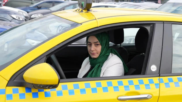 Taksiye ödediği paralar fazla gelince taksi şoförü oldu