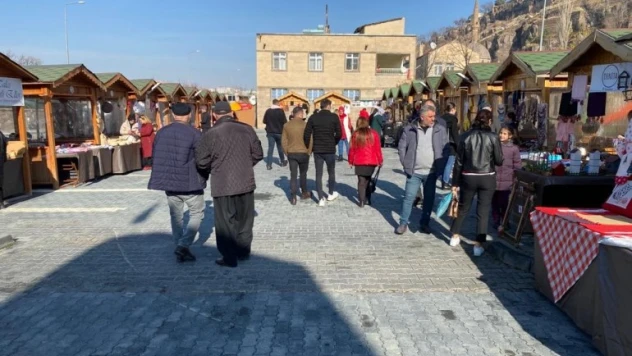Talas 'Maharetli Eller Kadın Üretici Pazarı'na İlgi Büyük