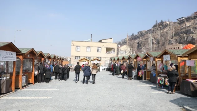 Talas, 'maharetli ellerle' kışa merhaba diyor