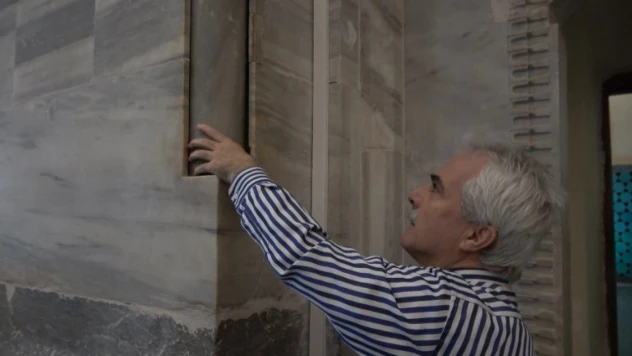 Tarihi caminin ayarlarıyla oynadılar