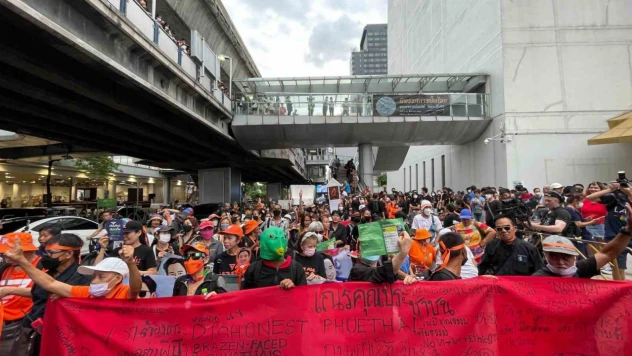Tayland sokaklarında protestolar sürüyor