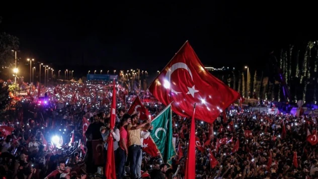 TBMM Başkanı Şentop: Millet iradesini hedef alan bütün darbe ve darbe girişimlerini bir kez daha lanetliyoruz