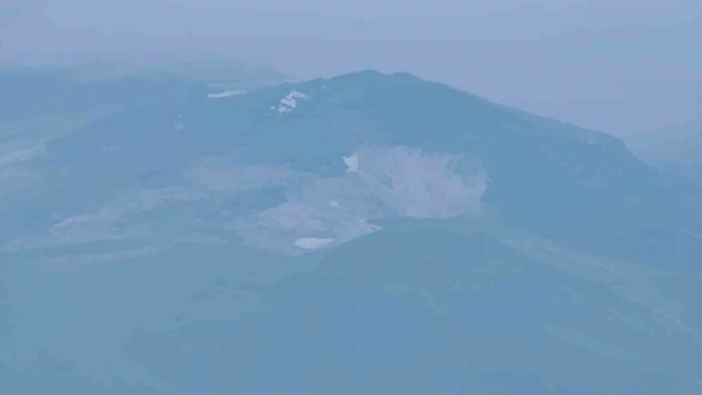 Temmuz ayında Süphan Dağı'nda kar yağışı