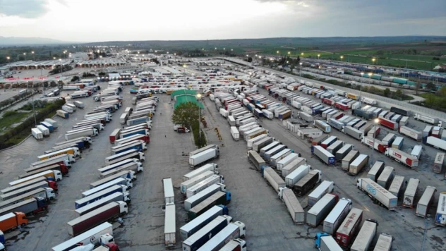 Tır sürücüleri Ramazan Bayramı'nı yollarda geçiriyor