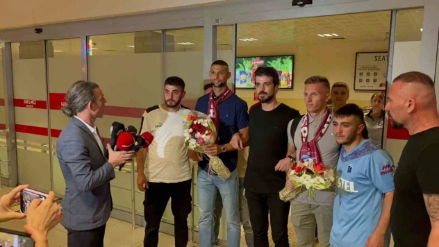 Trabzonspor'un yeni transferleri Orsic ve Fernandez'e coşkulu karşılama