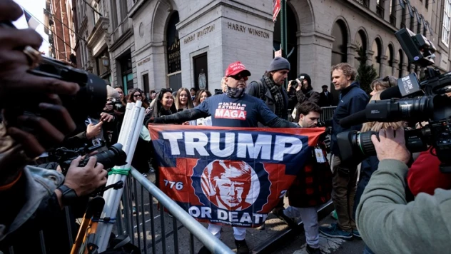 Trump, yarın hakim karşısına çıkmak üzere New York'a hareket etti