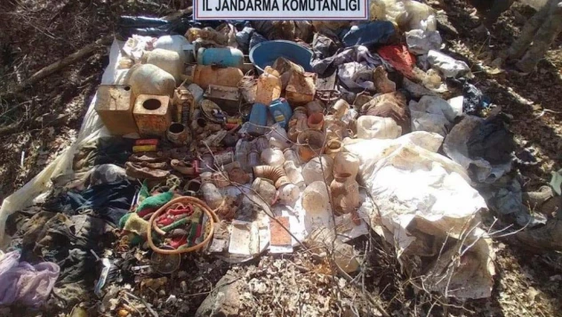 Tunceli'de teröristlere ait 15 sığınak imha edildi