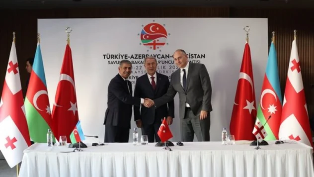 Türkiye, Azerbaycan ve Gürcistan Savunma Bakanları Sarıkamış'ta bir araya geldi