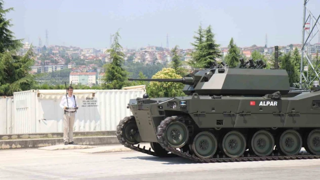 Türkiye'nin ilk ağır sınıf paletli insansız zırhlı aracı görücüye çıktı