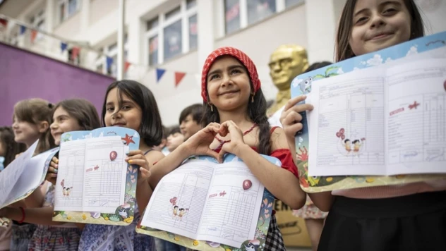 Türkiye tarihinde ilk kez kız çocuklarının okullaşma oranı erkek çocuklarını geçti