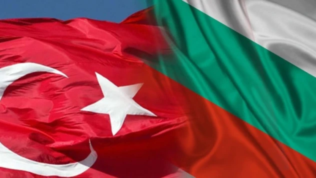 Türkiye ve Bulgaristan'dan mülteci kaçakçılarına karşı eş zamanlı operasyon