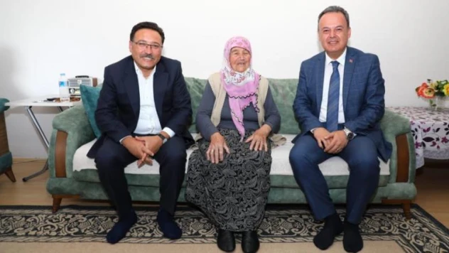 Vali Çiçek: '120 haneye evde bakım hizmeti veriyoruz'