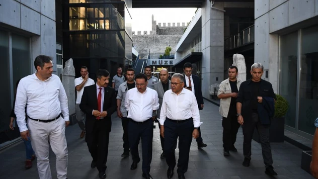 Vali Çiçek ve Başkan Büyükkılıç'tan Kale ve Müze ziyareti