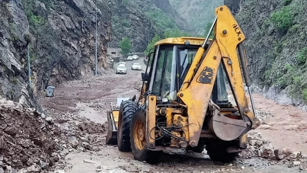 Yahyalı'da sel ve heyelanın izleri siliniyor