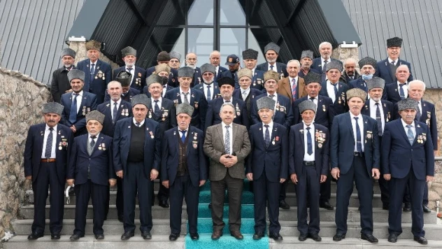 Yalçın gazilerle bir araya geldi