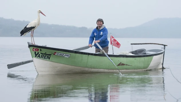 Yaren Leylek ve balıkçı Adem Amca bir kez daha buluştu