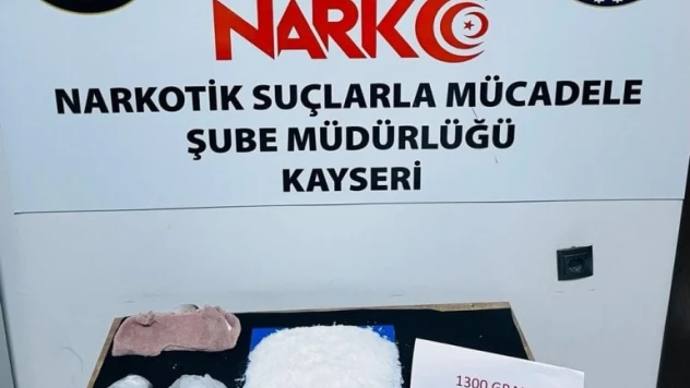 Yolcunun üzerinden 1 kilo uyuşturucu ele geçirildi