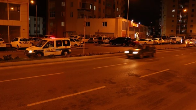 Yolun karşısına geçmeye çalışırken otomobilin çarptığı yaşlı kadın hayatını kaybetti