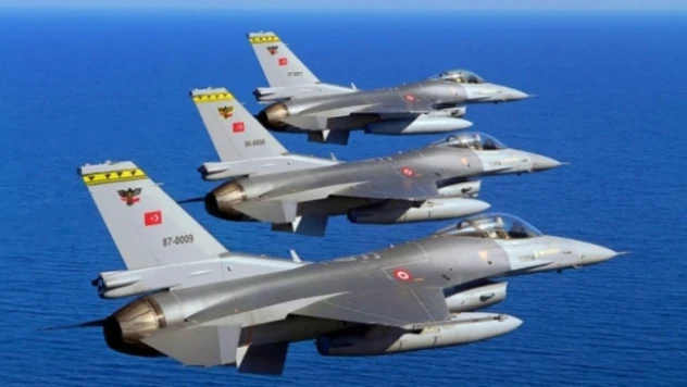 Yunan uçaklarından Türk F-16'lara taciz