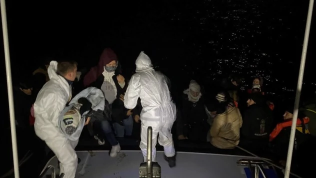 Yunan unsurları tarafından ölüme terk edilen 43 kaçak göçmen kurtarıldı