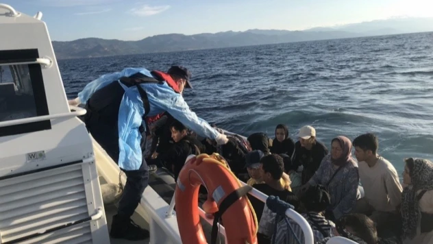 Yunan unsurlarınca ölüme terk edilen 39 kaçak göçmen kurtarıldı