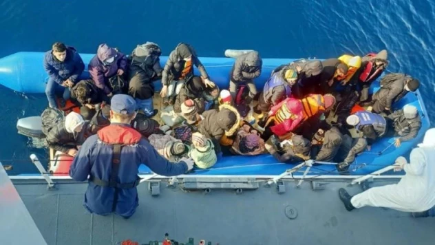 Yunan unsurlarınca ölüme terk edilen 34 kaçak göçmen kurtarıldı