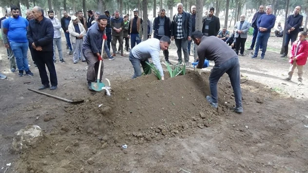 Yunanistan'ın teslim etmediği Türk gencinin cenazesi 2 buçuk ay sonra yurda getirildi