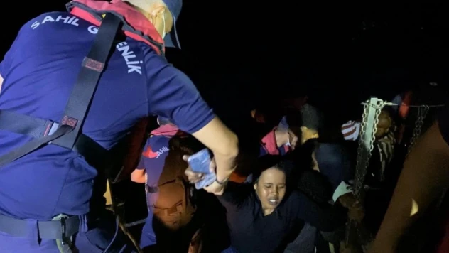 Yunanların geri ittiği göçmenleri Sahil Güvenlik kurtardı