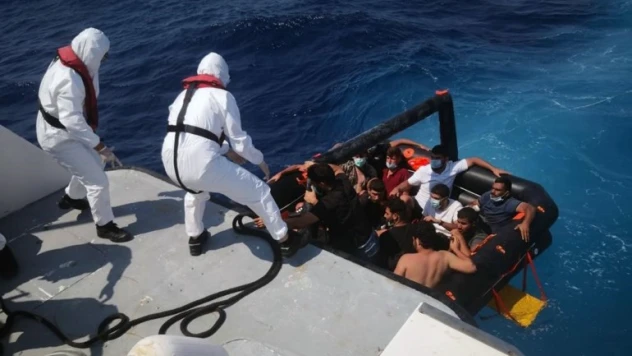 Yunanların Türk kara sularına ittiği göçmenleri Sahil Güvenlik kurtardı